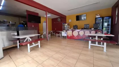 RIKA'S Pizza