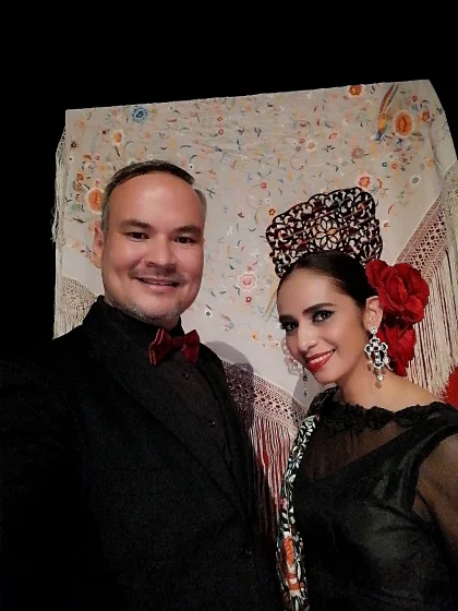 Dennis Valdovines Conductor de Eventos