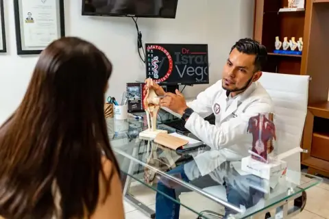 Dr. Israel Vega - Traumatólogo en Colima