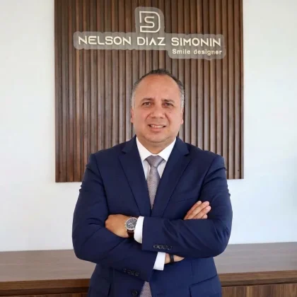 Dr. Nelson Díaz Simonín