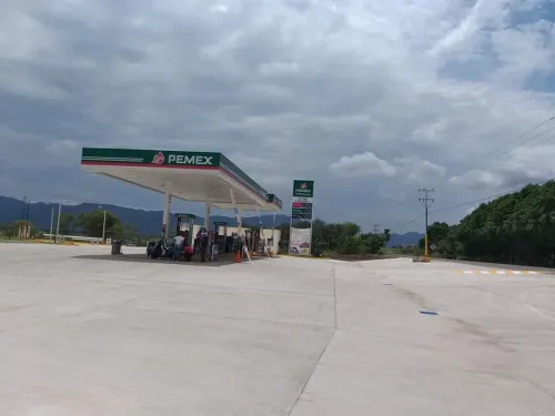 Gasolinera el Mentidero