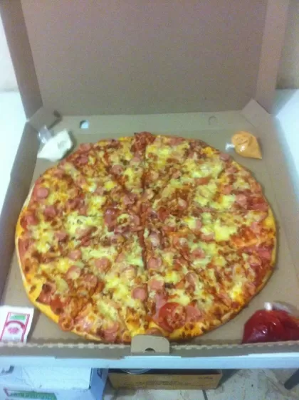 RIKA'S Pizza