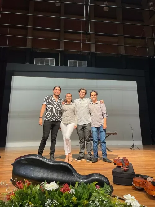 La - Academia Musical
