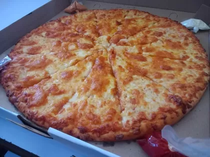 RIKA'S Pizza