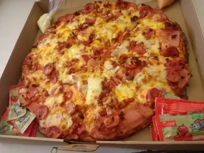 RIKA'S Pizza