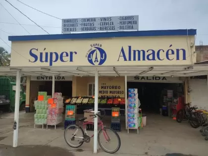 Súper y Almacén J&J de la Torre