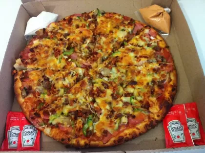 RIKA'S Pizza