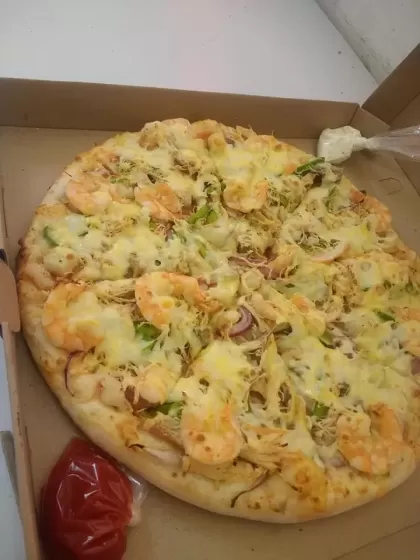 RIKA'S Pizza